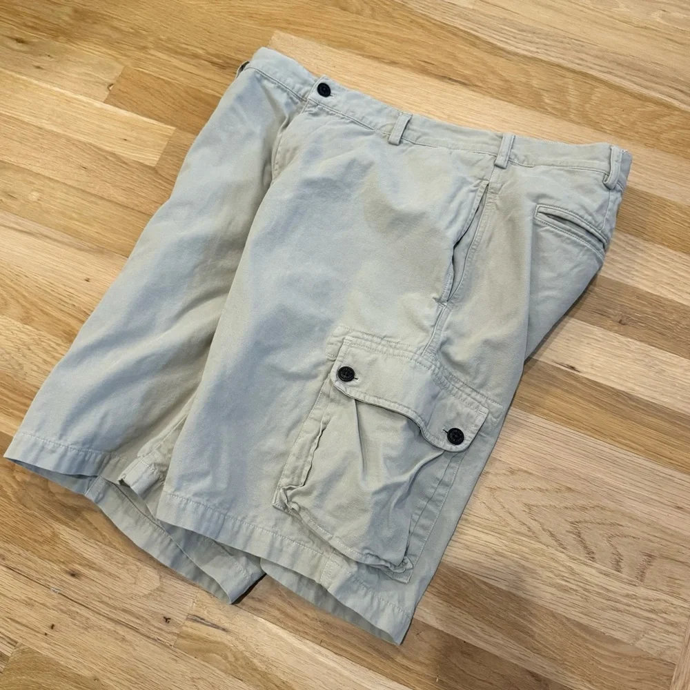 Orvis Men's  Cotton Cargo Shorts . Beige, Size 36 / style #1084